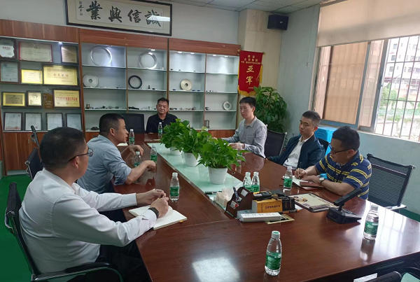 合發(fā)齒輪總經(jīng)理曹小林先生進行接待,并做工作匯報 合發(fā)齒輪總經(jīng)理曹小林先生進行接待,并做工作匯報
